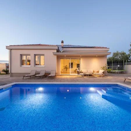 Dora With Heated Pool For 6 Guests Near Zadar * Murvica