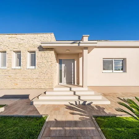 Dora With Heated Pool For 6 Guests Near Zadar Villa