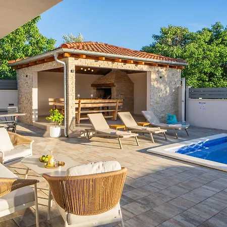 Dora With Heated Pool For 6 Guests Near Zadar Murvica