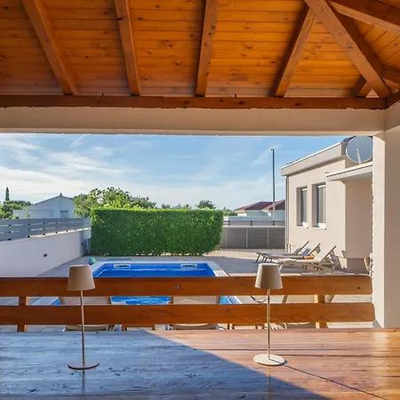 ヴィラ Dora With Heated Pool For 6 Guests Near Zadar