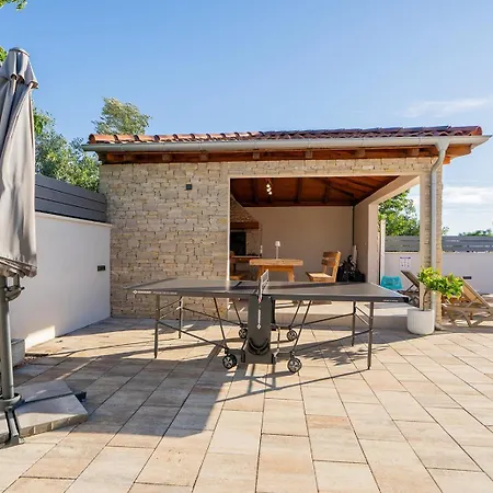 Dora With Heated Pool For 6 Guests Near Zadar Villa