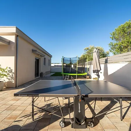 Dora With Heated Pool For 6 Guests Near Zadar ヴィラ