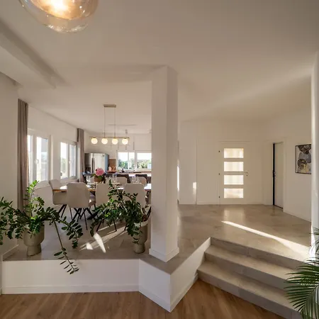 Dora With Heated Pool For 6 Guests Near Zadar