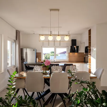 Dora With Heated Pool For 6 Guests Near Zadar Villa *