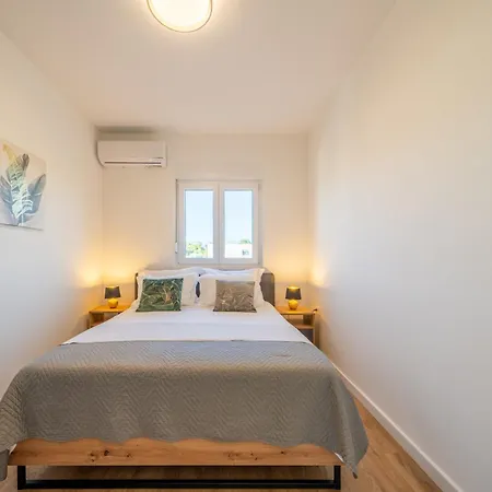 Dora With Heated Pool For 6 Guests Near Zadar Villa Murvica