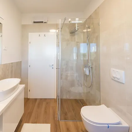 Dora With Heated Pool For 6 Guests Near Zadar