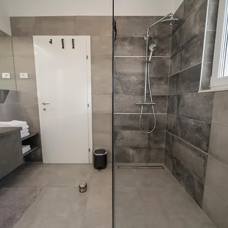 Villa Dora With Heated Pool For 6 Guests Near Zadar *