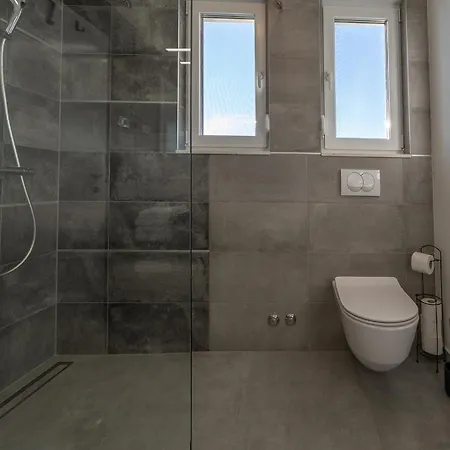 Dora With Heated Pool For 6 Guests Near Zadar *
