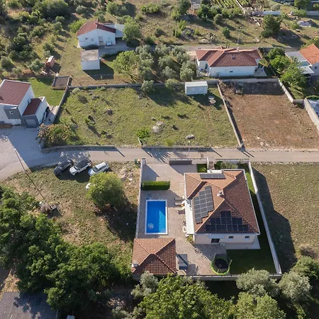 Dora With Heated Pool For 6 Guests Near Zadar Villa