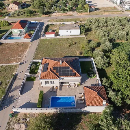 ヴィラ Dora With Heated Pool For 6 Guests Near Zadar *
